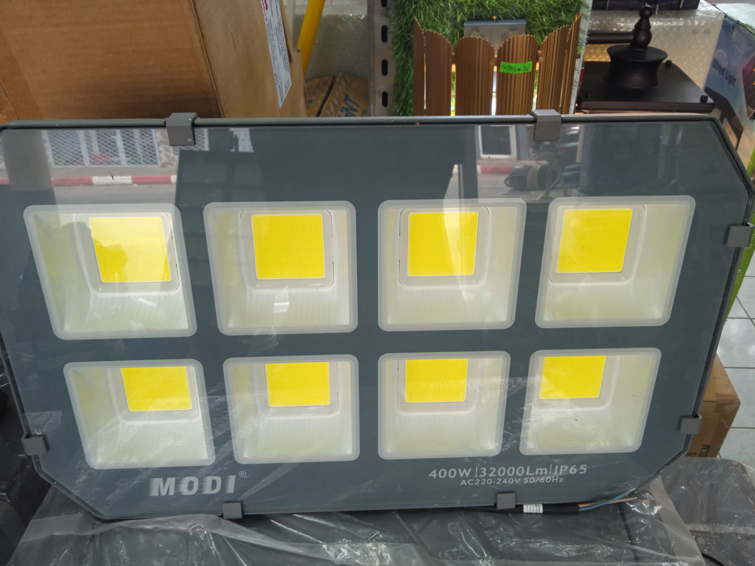 Reflector LED 400W luz blanca, cuerpo blanco Modi.